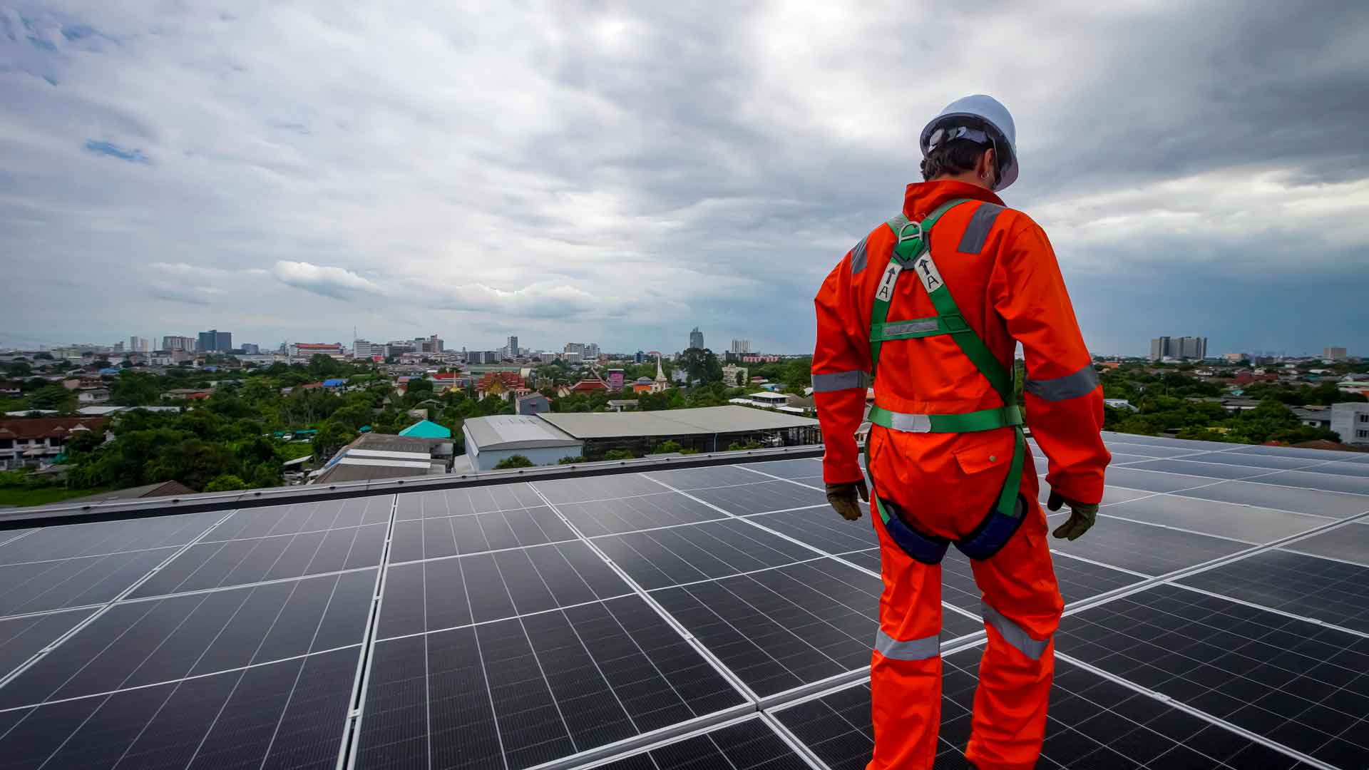 Finanziaria 2026: Analisi tecnica dell’iperammortamento 220% per fotovoltaico per aziende